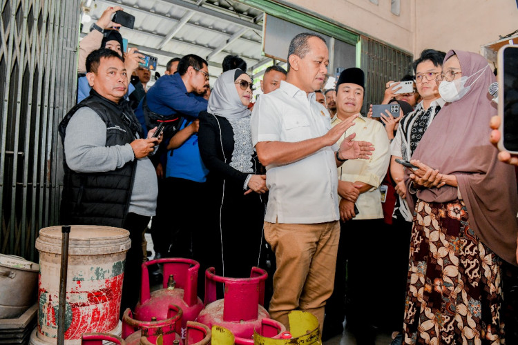 UMKM di Riau Lega, Menteri ESDM Bahlil  Lahadalia Jamin Ketersediaan LPG 3 Kg Cukup