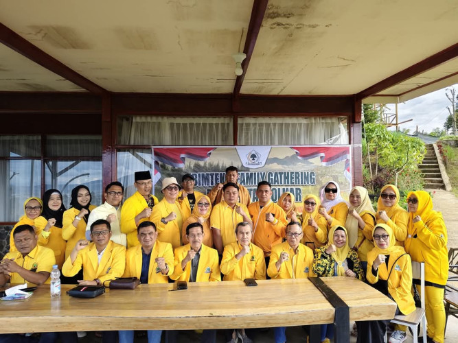 Tutup Bimtek Family Gathering di Alahan Panjang, Ketua DPD Golkar Riau Ajak Solid Bangun Organisasi dan Sukseskan Musda Partai