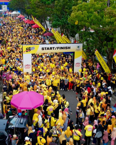 Puluhan Ribu Peserta Jalan Sehat Golkar Riau Kuningkan Kota Pekanbaru