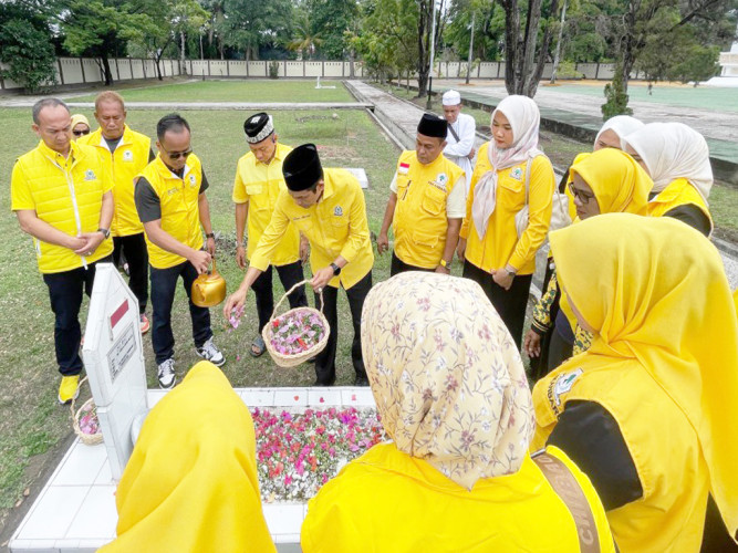 HUT Golkar ke-61: Pekanbaru Bergerak, dari Penghormatan ke Senior hingga Gerakan Tanam Seribu Bibit Pohon