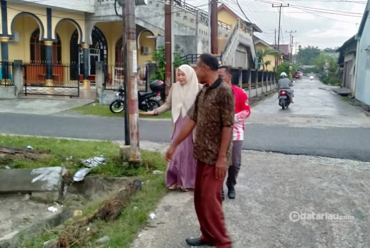 Srikandi Golkar DPRD Kota Pekanbaru, Sovia Septiana Tinjau Langsung Lokasi Drainase Rusak Penyebab Banjir